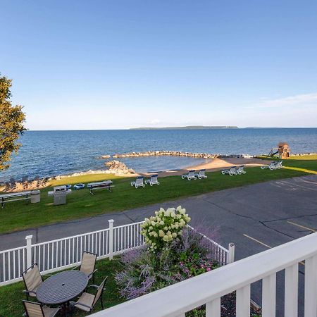 Baymont By Wyndham St. Ignace Lakefront Eksteriør billede