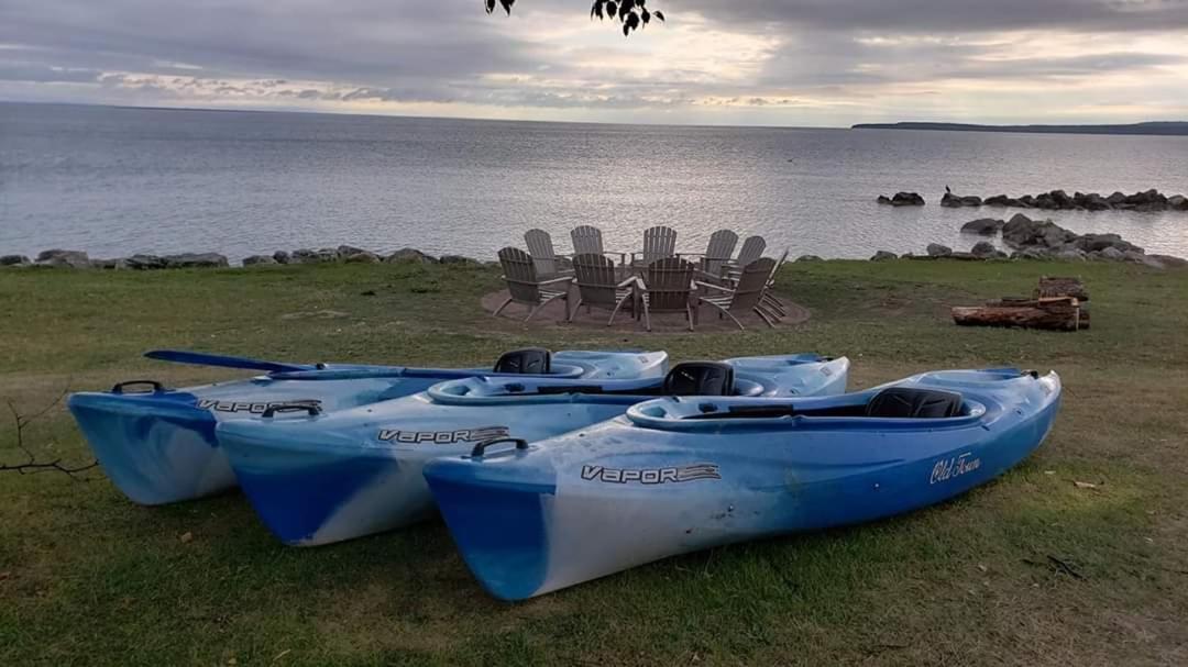 Baymont By Wyndham St. Ignace Lakefront Eksteriør billede