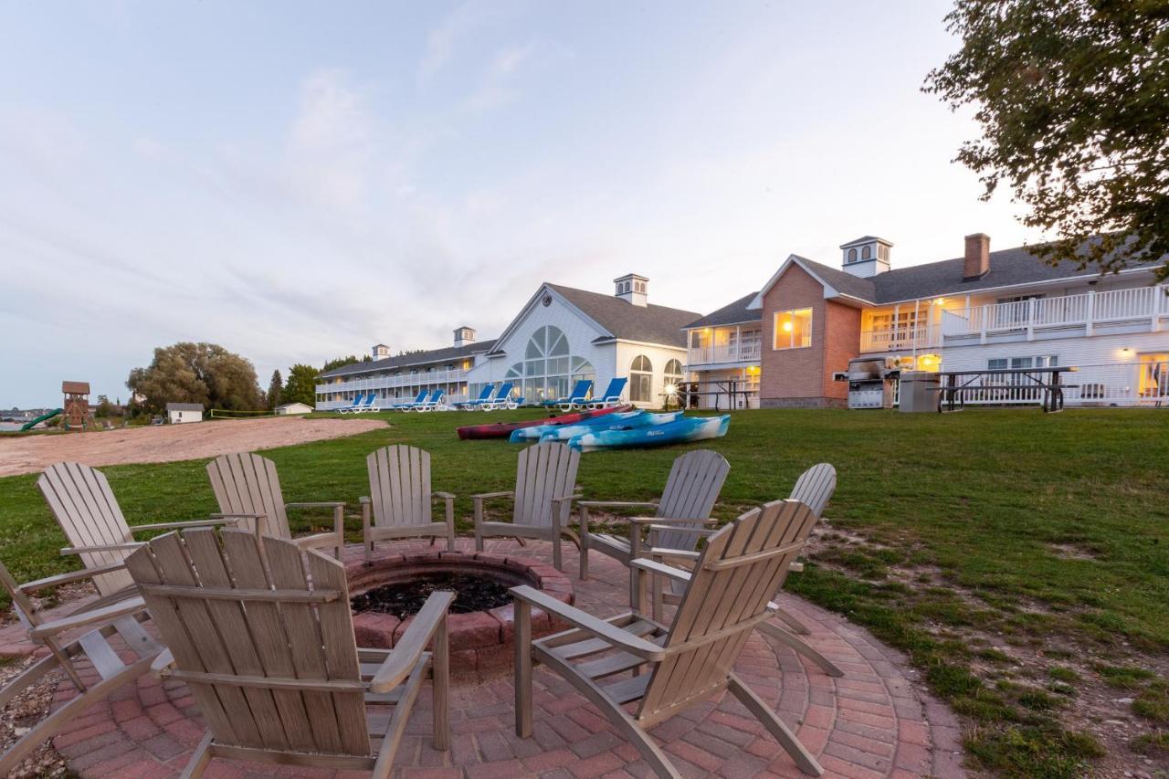 Baymont By Wyndham St. Ignace Lakefront Eksteriør billede