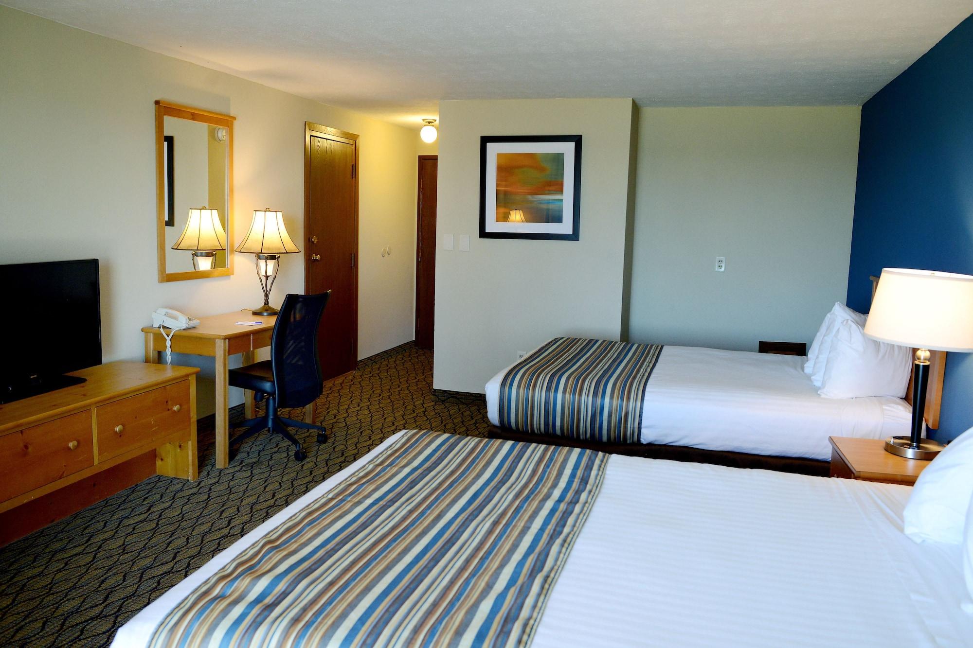 Baymont By Wyndham St. Ignace Lakefront Eksteriør billede