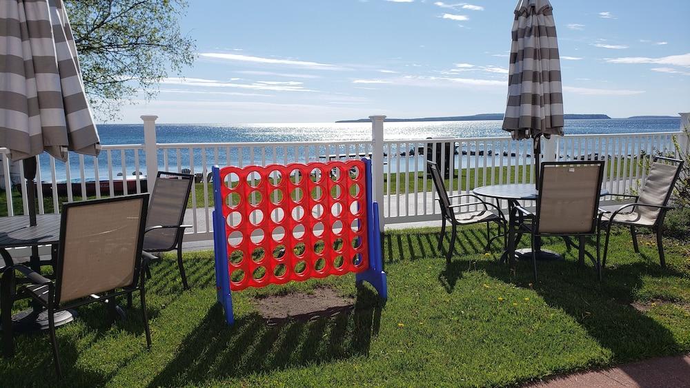 Baymont By Wyndham St. Ignace Lakefront Eksteriør billede