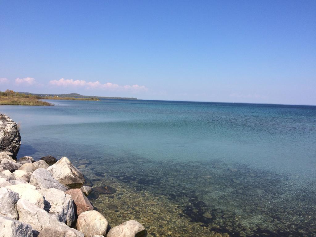 Baymont By Wyndham St. Ignace Lakefront Eksteriør billede
