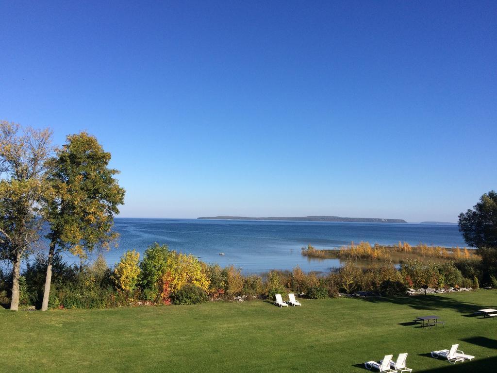 Baymont By Wyndham St. Ignace Lakefront Eksteriør billede