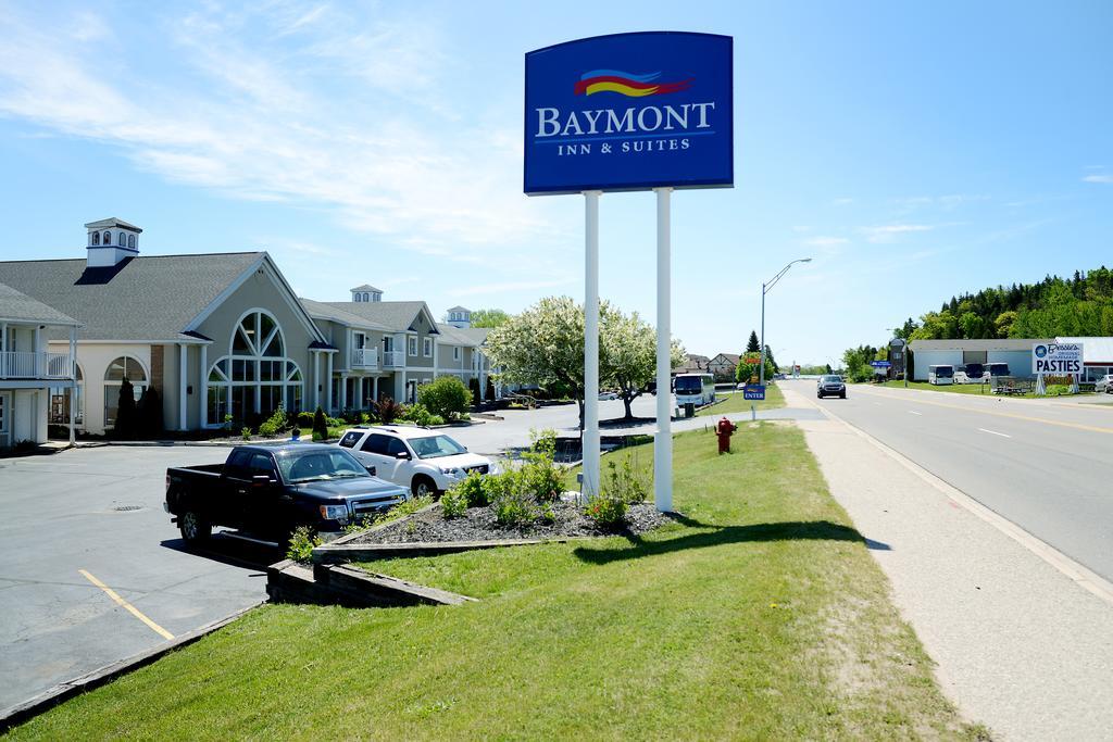 Baymont By Wyndham St. Ignace Lakefront Eksteriør billede
