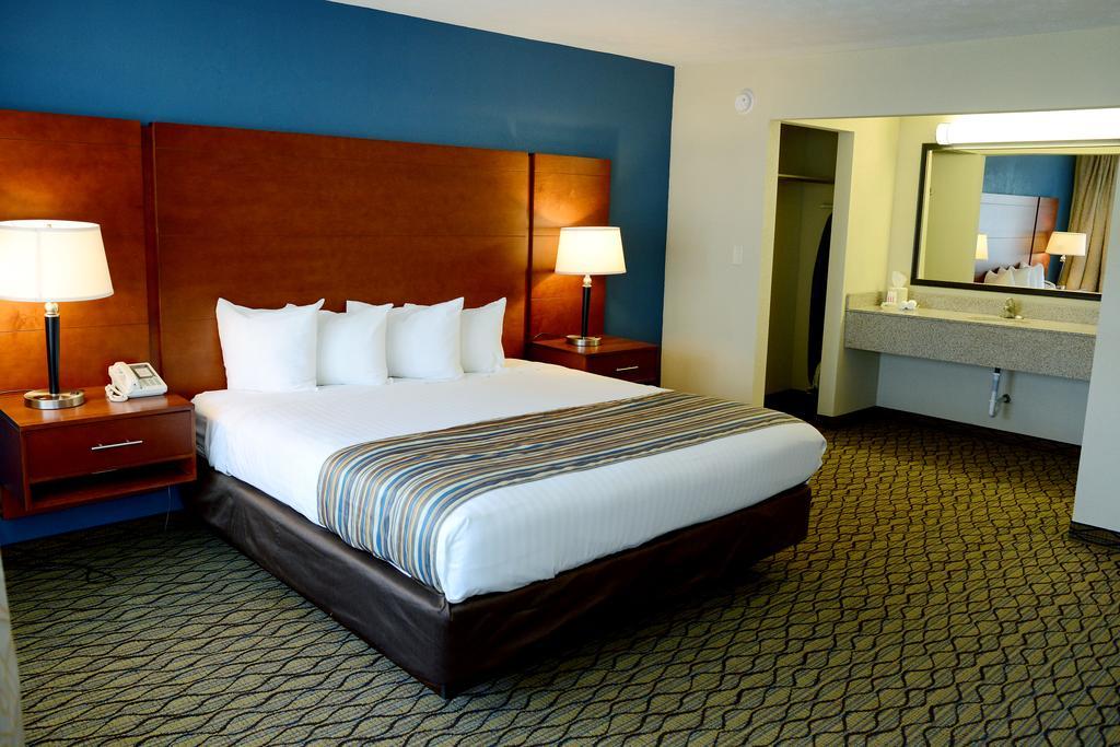 Baymont By Wyndham St. Ignace Lakefront Værelse billede